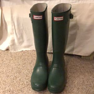 I never wore them so it’s time to sell them!